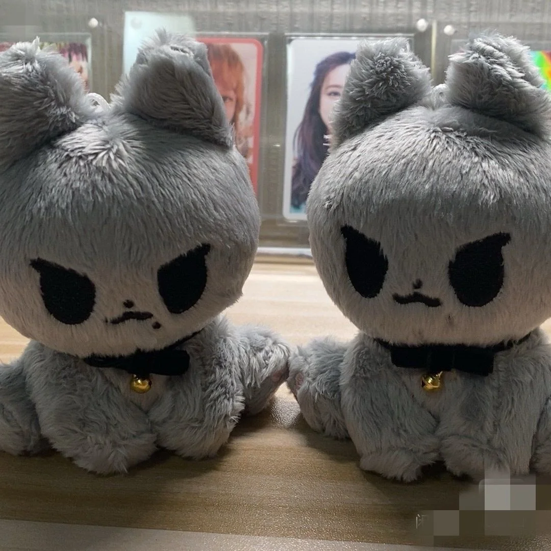 

15CM KPOP AESPA Karina Plush Toy Liu Zhimin Grey Cat Baby Sitting Position Cat With Collar Kawaii Small Pendant Doll Fans Gift