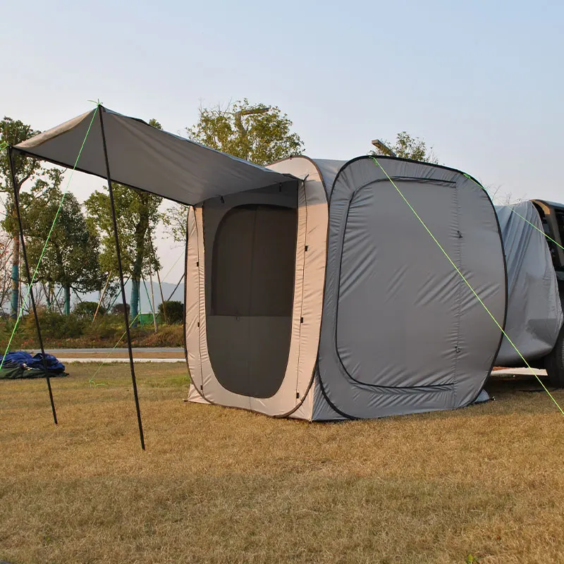 Автомобильная палатка защищает людей от солнца дождя или ветра. Популярная для