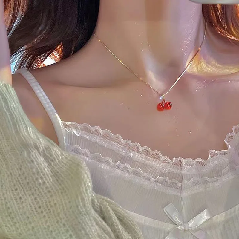 Женский комплект из колье и серёжек с подвеской в виде вишни