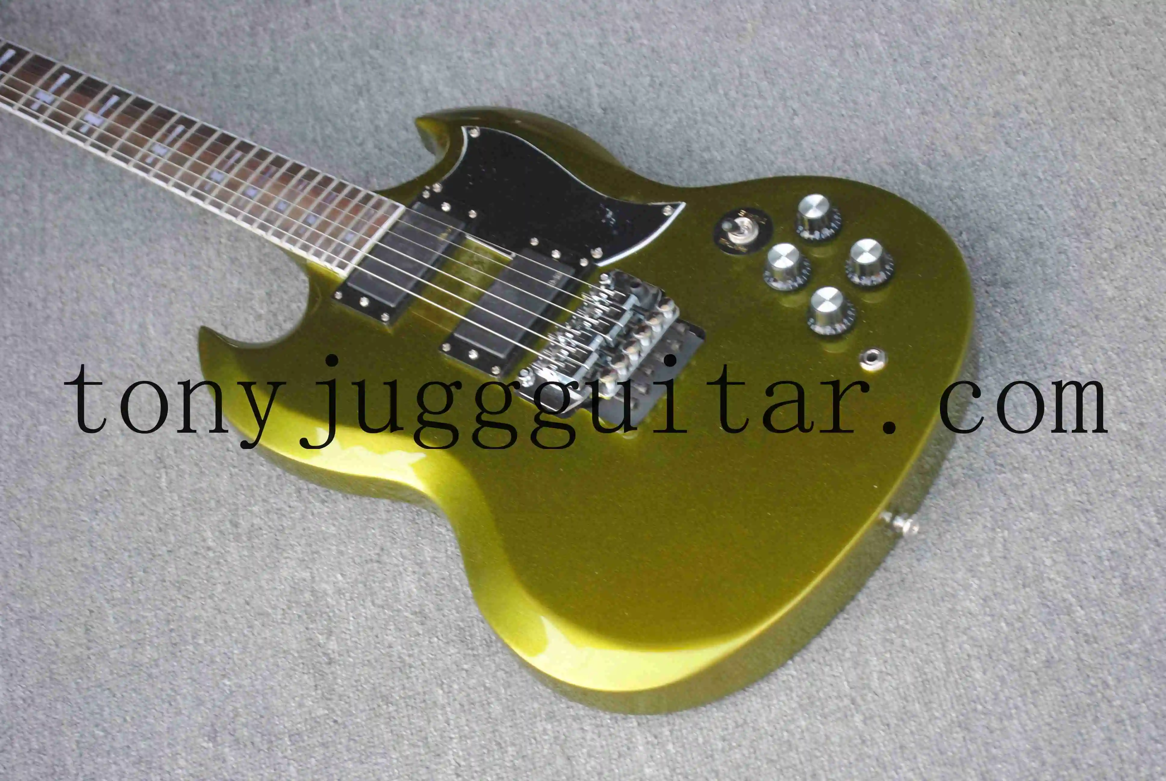 

Tony Lommi SG Metallic Green Electric Guitar Floyd Rose Tremolo Bridge, Copy EMG Pickups, Iron Cross Pearl Fingerboard Inlay