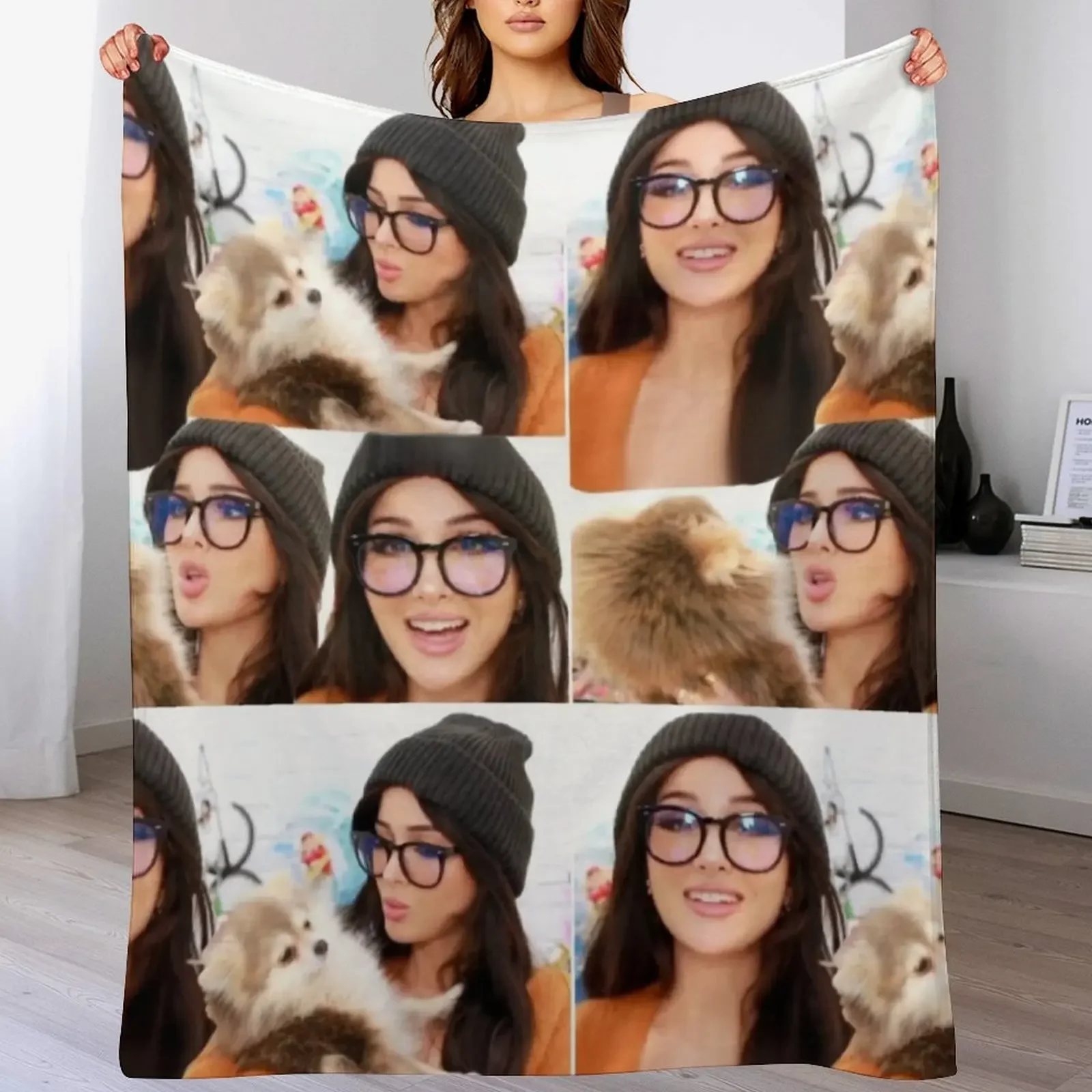 Фото Уютный плед Sssniperwolf Cozy Collage, теплый фланелевый плед для дивана, кресла, спальни №1