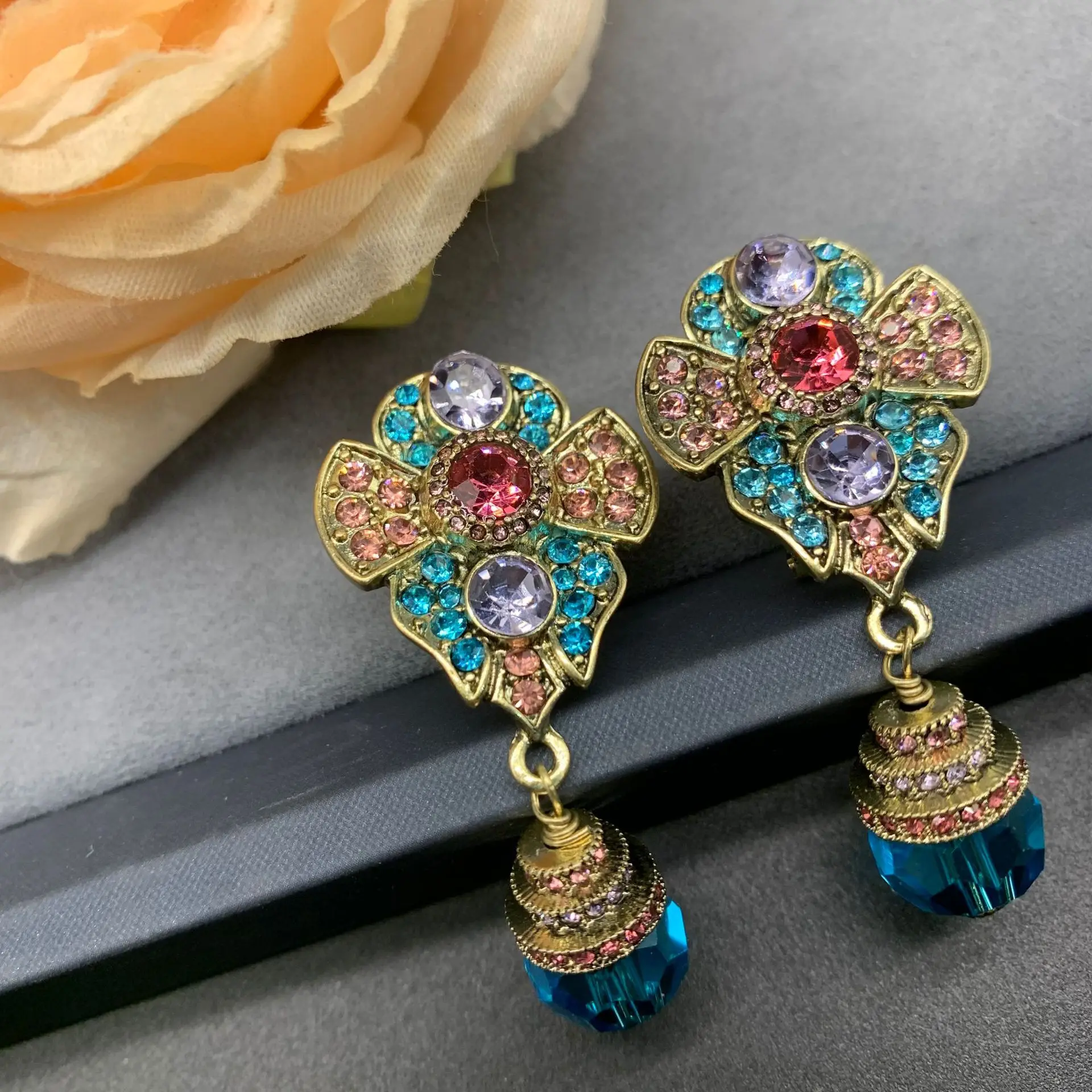 

Flower Vintage Earrings