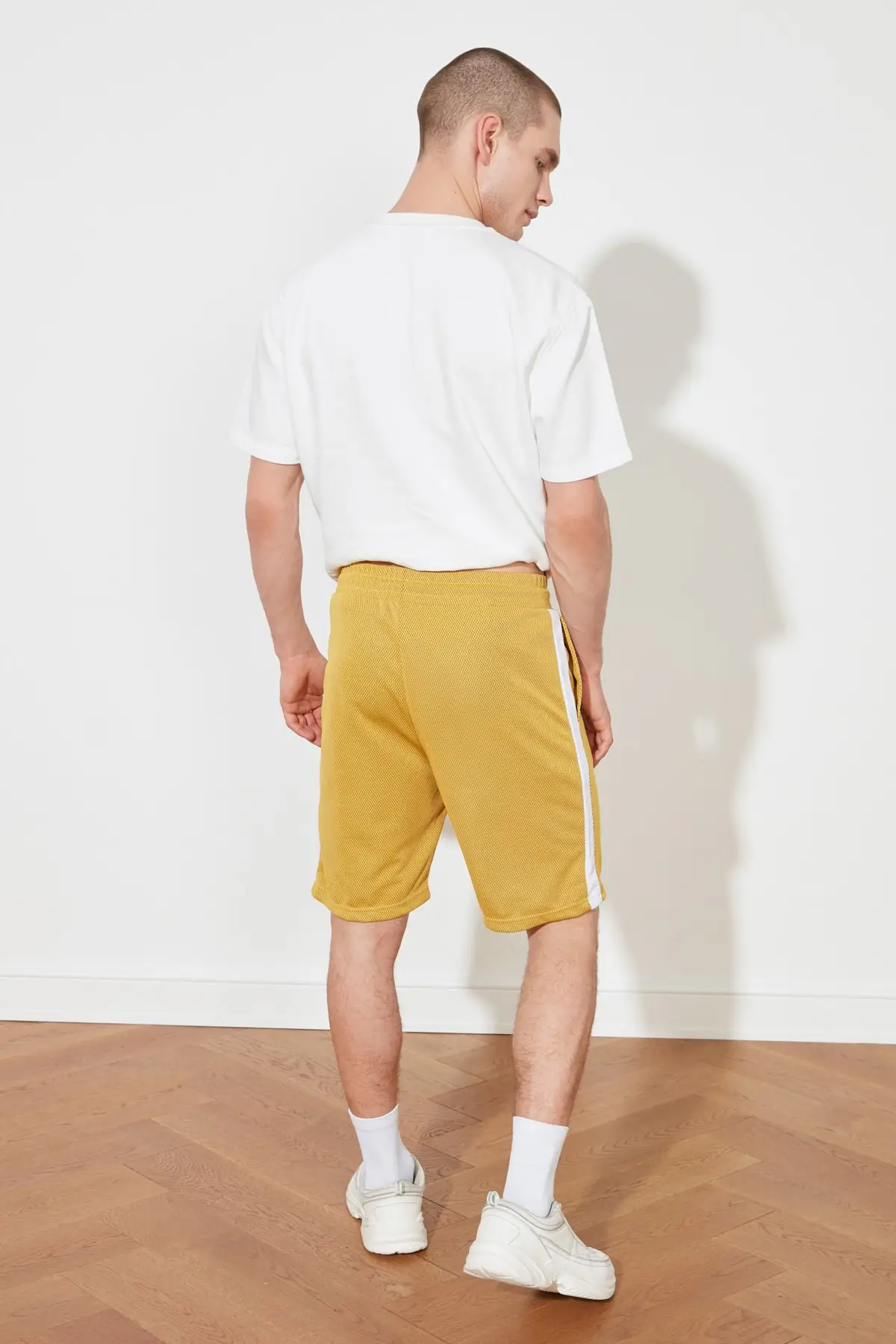 

Trendyol Men 'S Regular Fit Shorts & Bermuda TMNSS21SR0333