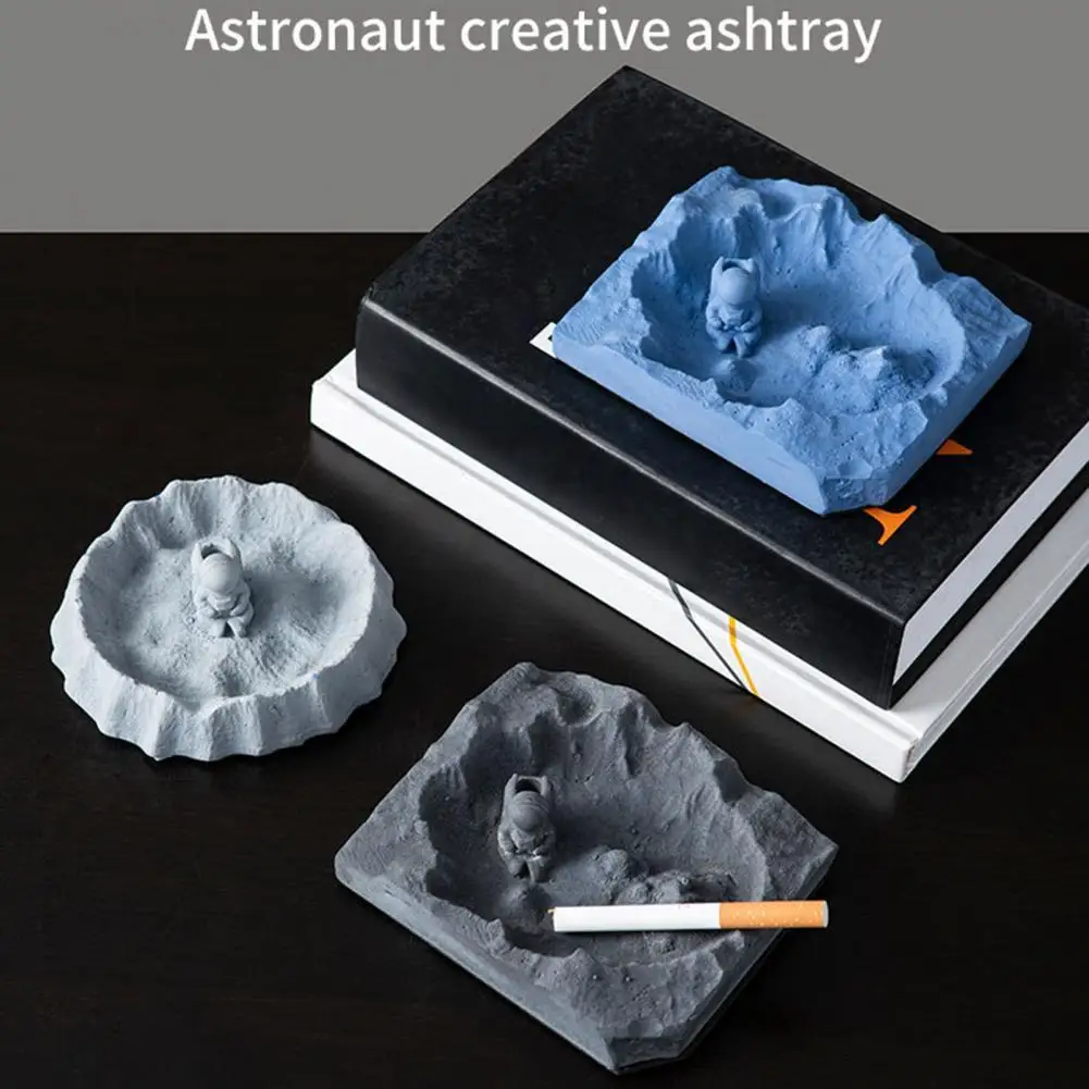 

Funny Ash Container Textured Decorative Ash Tray Imitated Moon Astronaut Ashtray Holder for Party Ashtray Holder