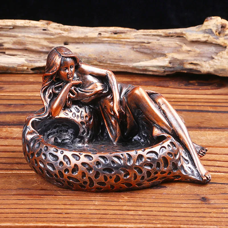 

Creative Resin Ashtray Dining Room Desktop Girl Styling Ashtrays Coffee Shop Light Luxury Ornament Modern Home Decoration