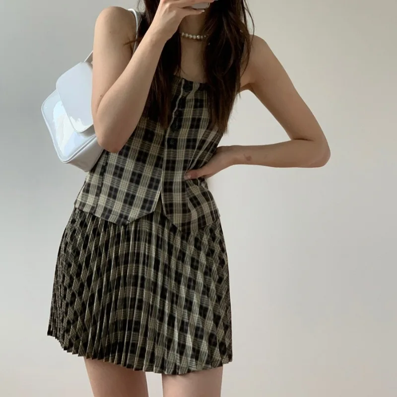 

Two-piece Suit Version of The Retro Checkered College Style Multi-button Wide-strap Waist Tank Top + High-waist Pleated Skirt