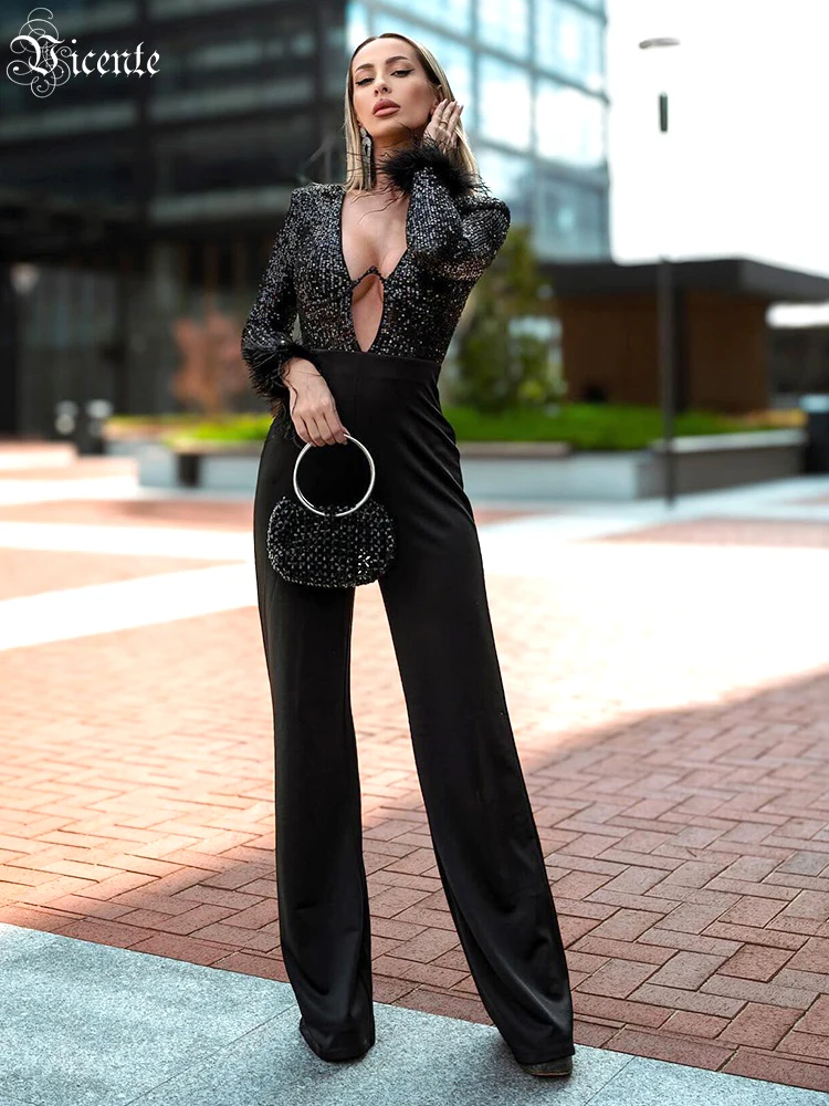 Женский комбинезон с длинными рукавами и V-образным вырезом