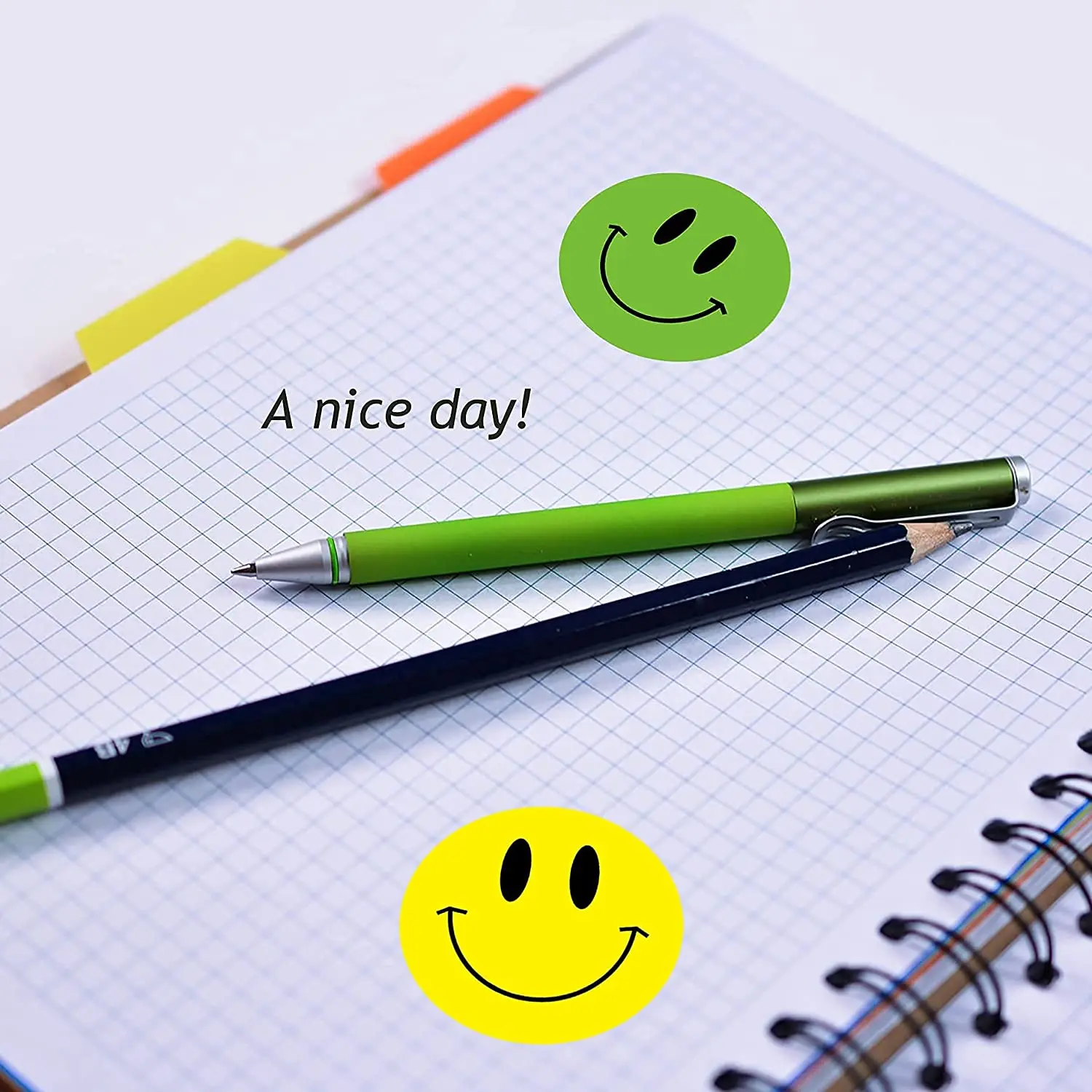 Зеленые наклейки на ноутбук телефон с улыбающимся лицом портретные игрушки для