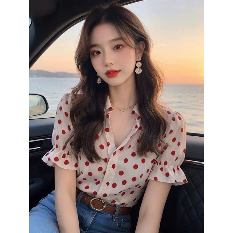 Женская летняя рубашка-поло в горошек с коротким рукавом