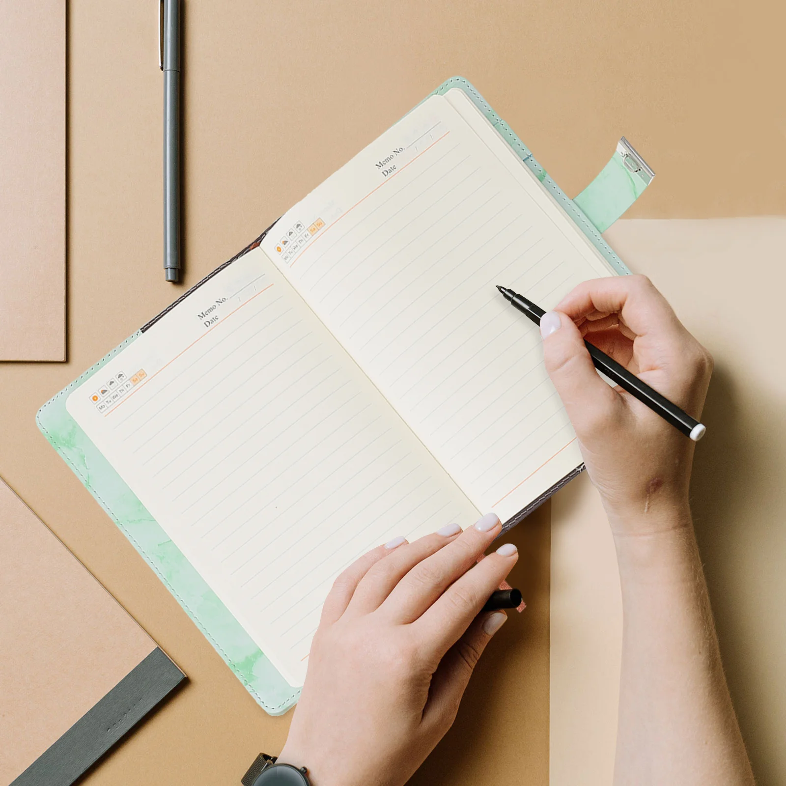 Надпись ручкой на бумаге. Листочек с ручкой. Лист и ручка. Блокнот для записей. Планы для ежедневника.