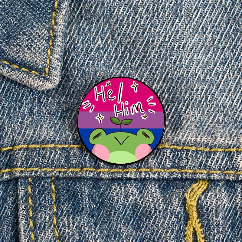 

Pronoun He Him Cute Frog Bi pride Pin Custom Funny vintage Brooches Shirt Lapel teacher Bag Badge Cartoon pins for Lover Friends