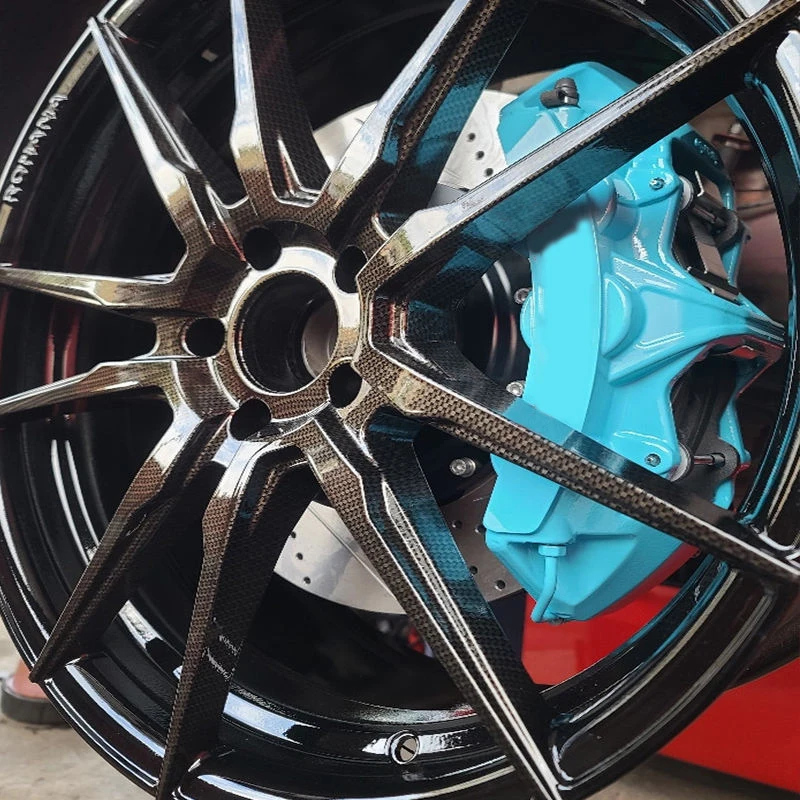 Высокопроизводительный 6-тактный тормозной суппорт с комплектами дисковых