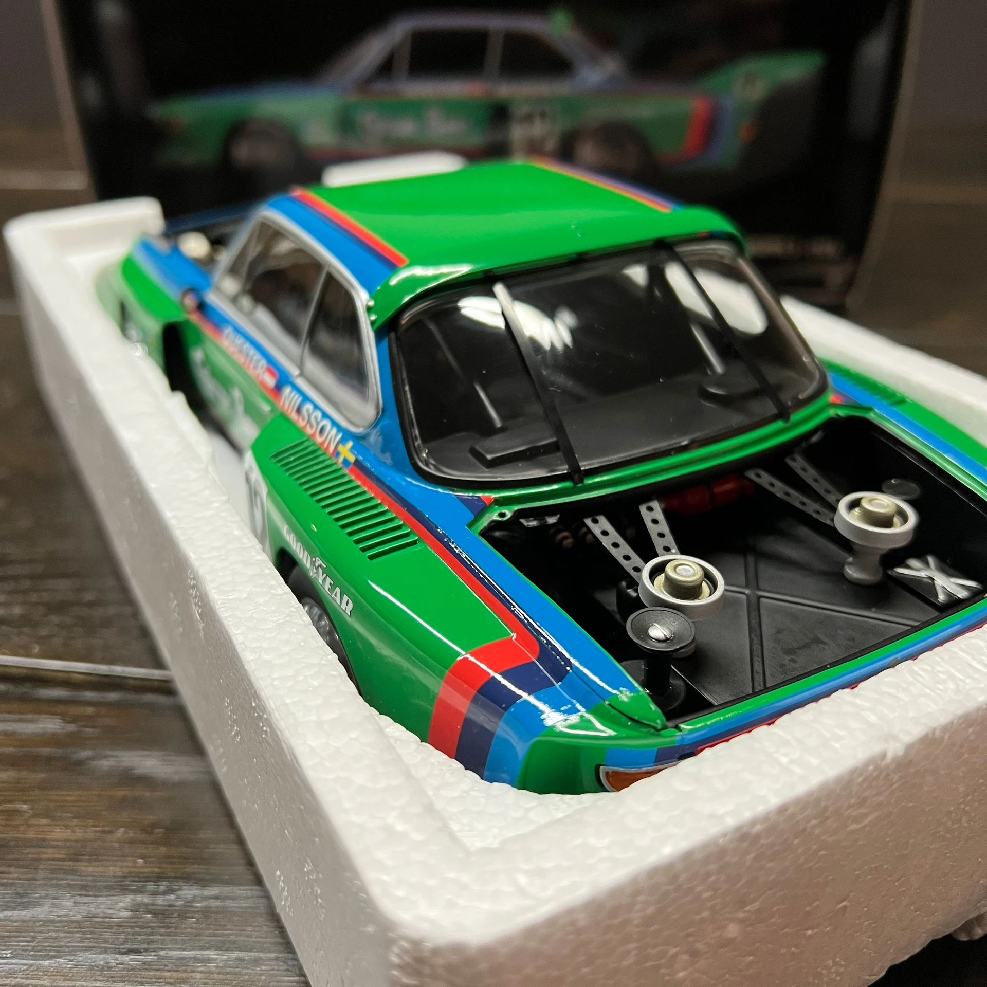 Модель автомобиля Minichamps 1:18