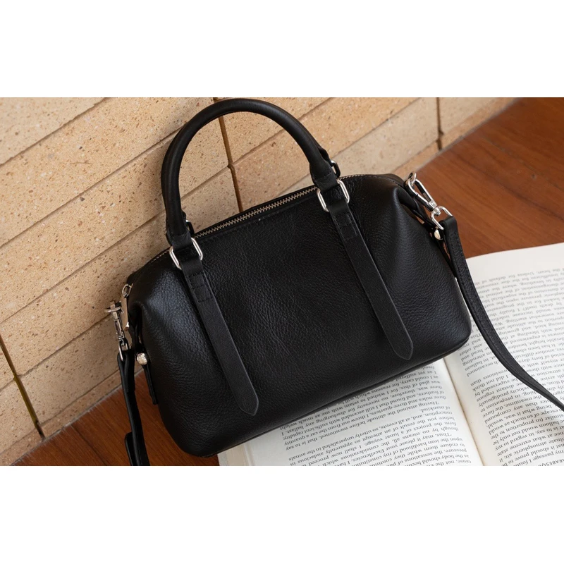 Женская сумка из натуральной кожи через плечо средней длины 100% коровьей