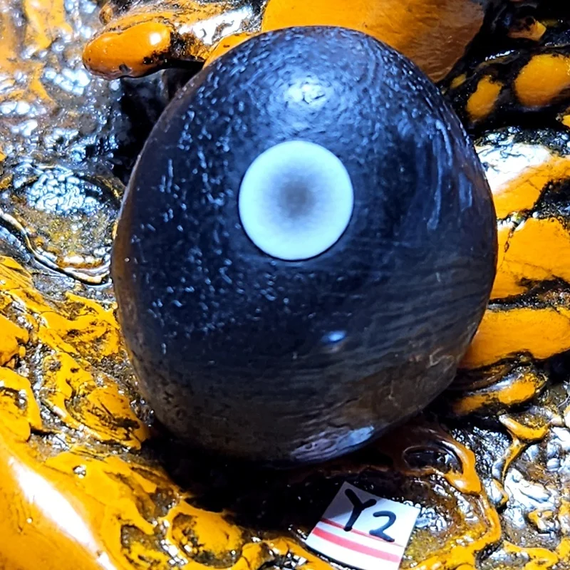 Натуральный черный агат Алиса Гоби неополированный образец камня