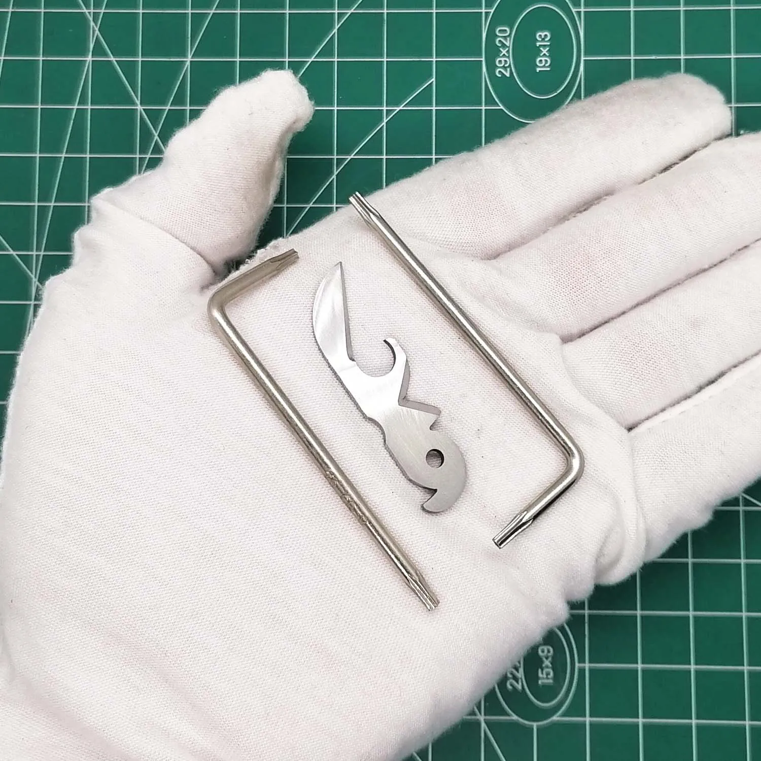 

Открывалка для бутылок Leatherman ARC Free P4