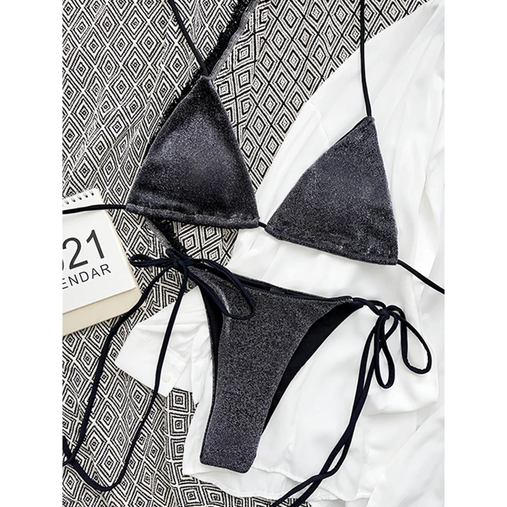 Женский комплект бикини с микро-стрингами и лямкой на шее |