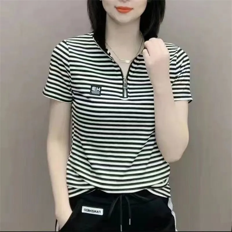 

2023 Womens Striped Stand Collar Zipper Short Sleeve T-shirts Summer Korean Fashion Applique Slim Casual Tops Female Clothing