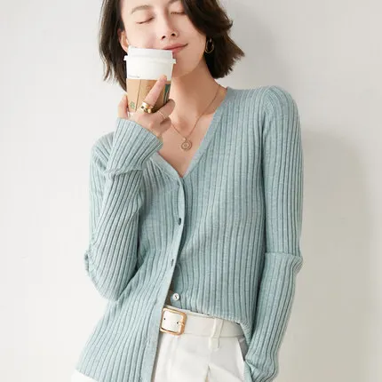 

Simple temperament mid-sleeve top women's slim V-neck half-sleeve black bottoming shirt jacket with buttons inside