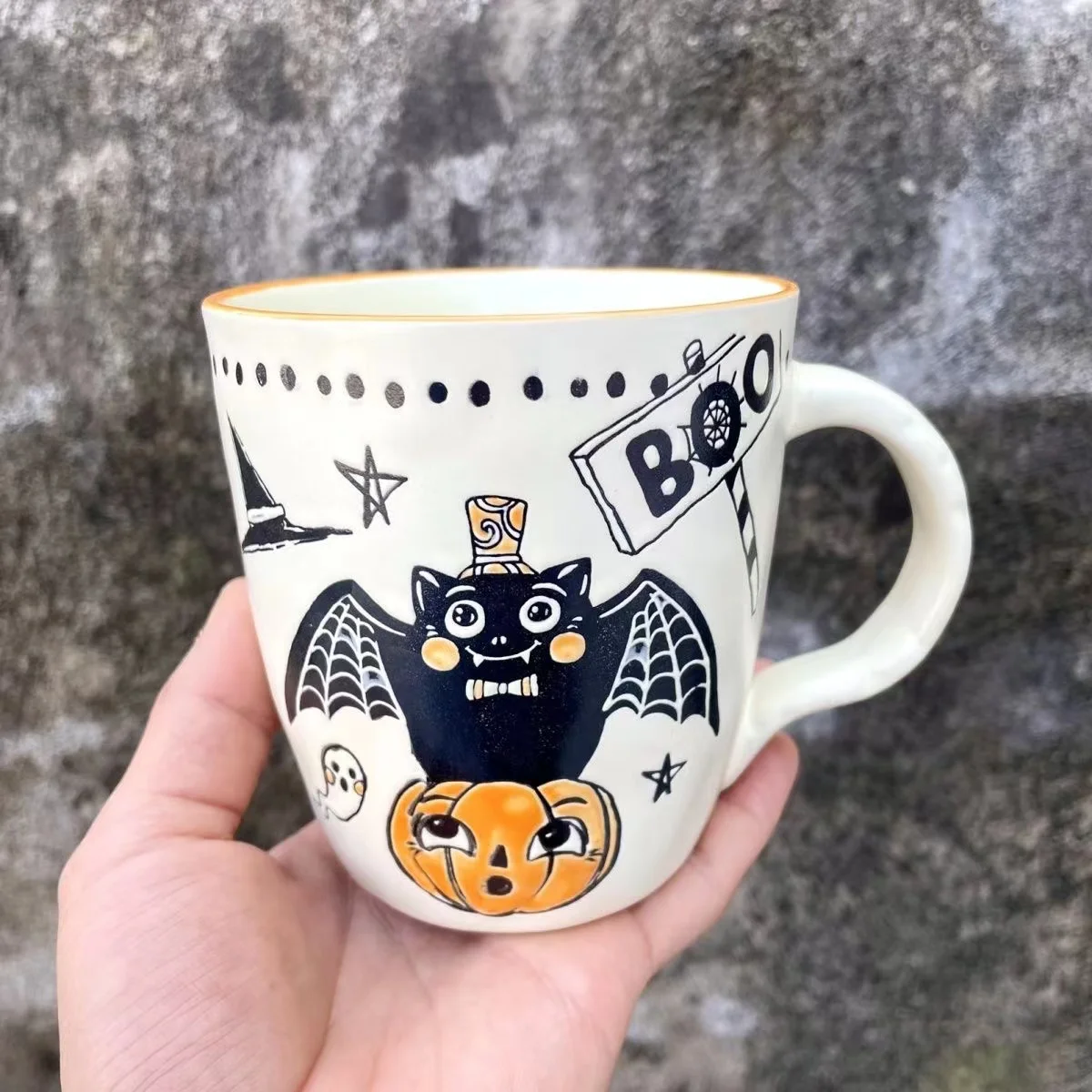 

Керамическая кружка с котом, ручной работы