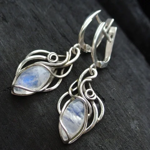 Серебряные крестообразные серьги с белым камнем NovoPublic