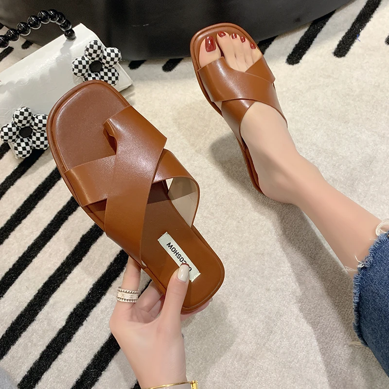 

Модные женские тапочки с открытым носком, новинка 2021, универсальные удобные сандалии с перекрестной шнуровкой, модная обувь с толстой подош...