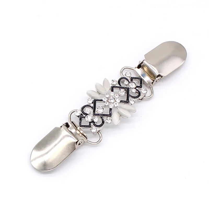 

New Hot Sale Women Cardigan Sweater Blouse Pin Shawl Brooch Clips Shirt Collar Retro Duck Clip Winter Charm Accessories