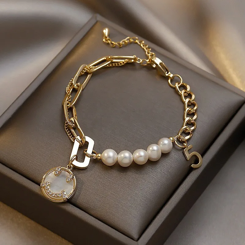 

Новинка 2023, жемчужный браслет в виде ракушки, будуарный простой дизайн, Индивидуальный Женский модный темпераментный браслет для пожилых