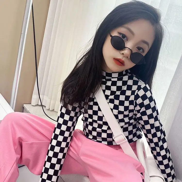 

Детская клетчатая блузка с длинным рукавом и высоким воротником