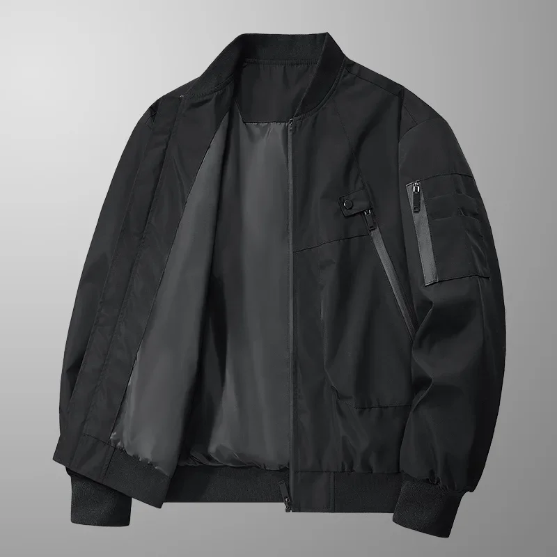 Мужская куртка-шапка с несколькими карманами на весну и осень