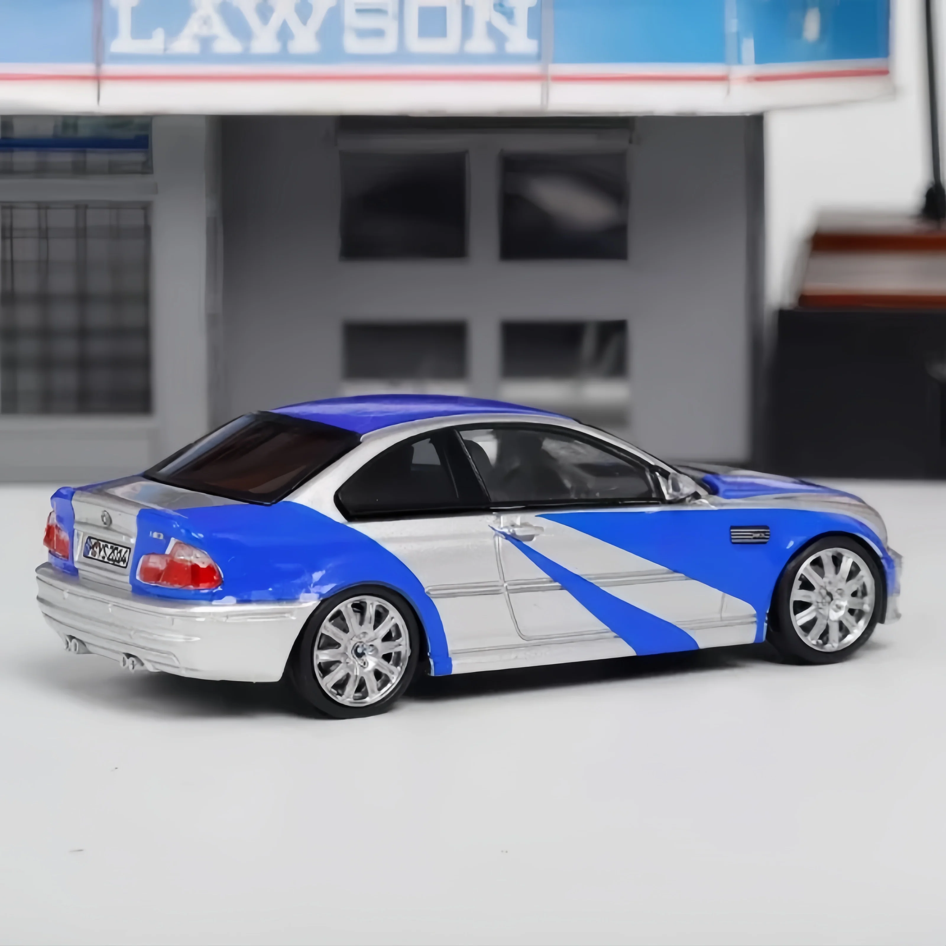 Модель автомобиля из окрашенного сплава StreetWeapon 1:64 BMW E46 HKS