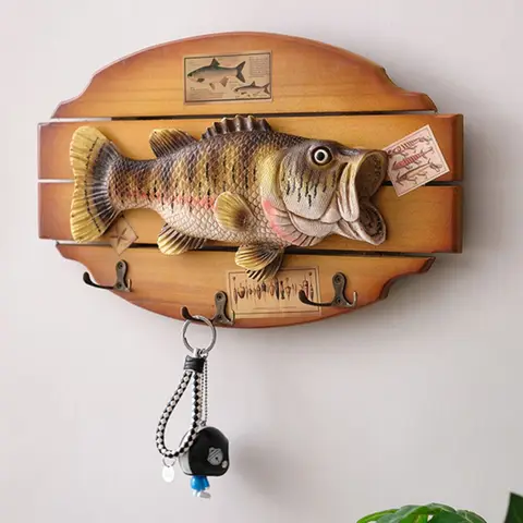 Деревянный кулон рыбка