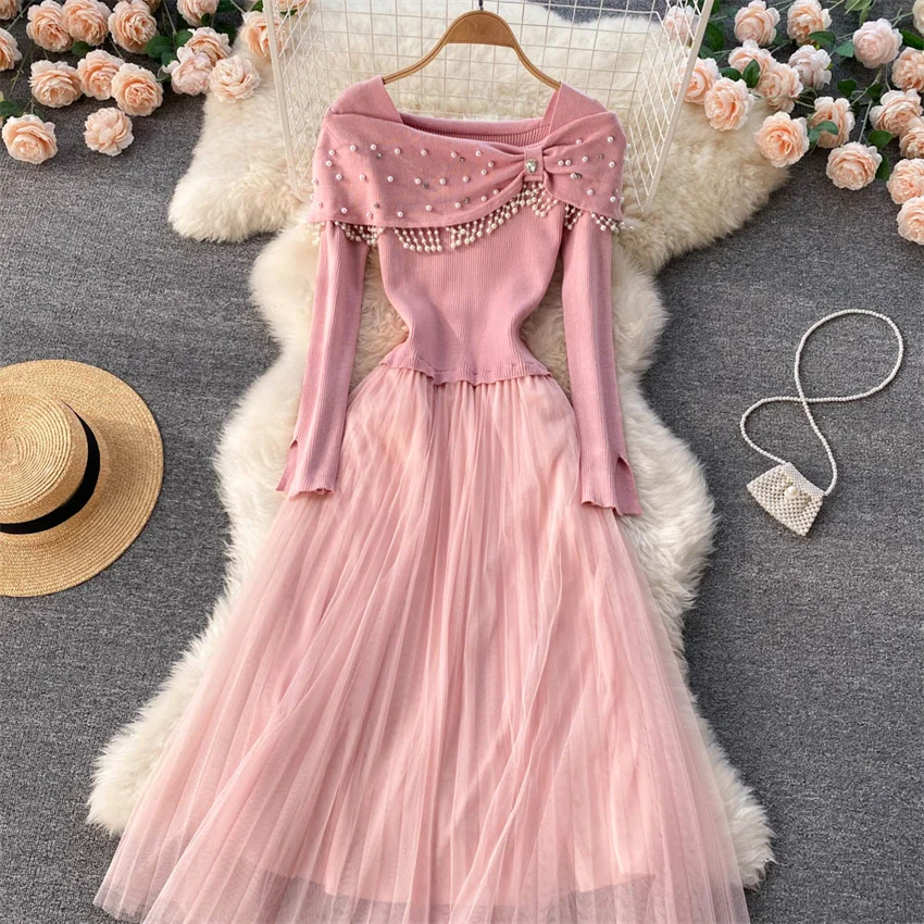 

Трикотажное платье из двух частей, с длинным рукавом и бисером