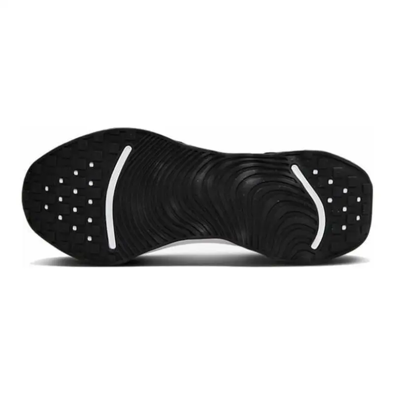 Черные и белые женские кроссовки Nike Motiva