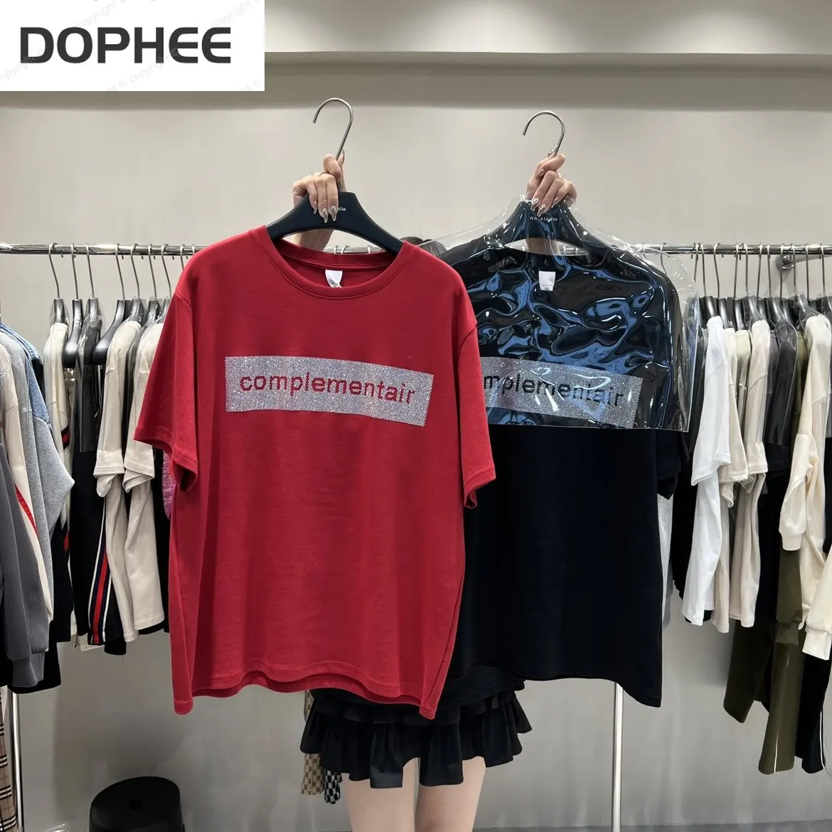 

Женская футболка с коротким рукавом, круглым вырезом и надписью