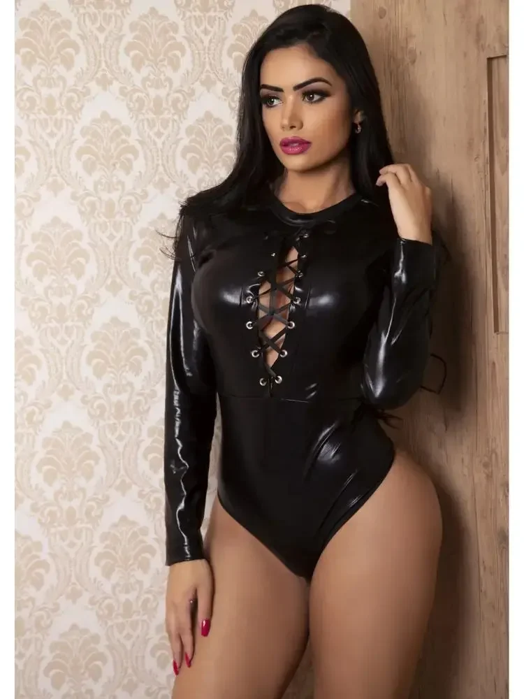 Бандажный комбинезон на шнуровке с открытой спиной и блестящей искусственной