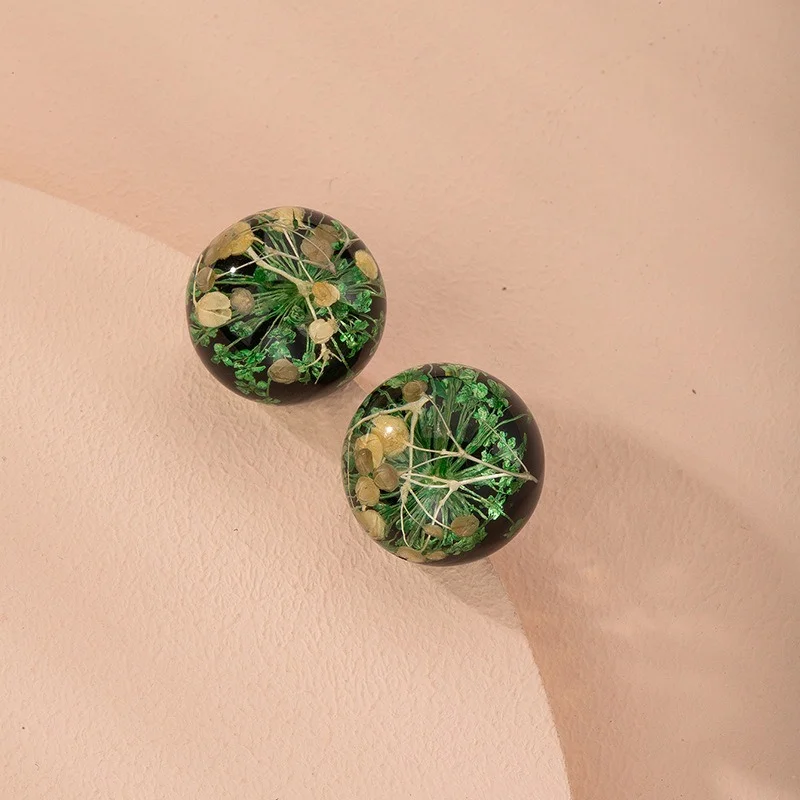 

Korean Fashion Natural Dried Flower Stud Earrings Resin Round Earrings for Women Handmade Female Creative Elegant Jewelry Gift