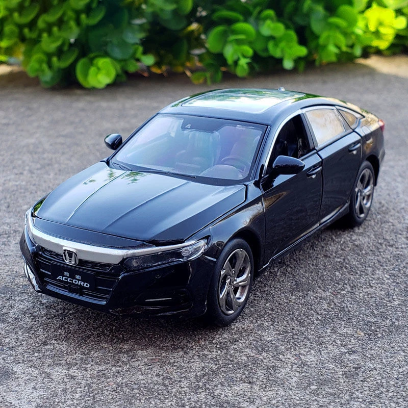 Модель 1:32 Honda Accord литья под давлением автомобиль со звуком и светом детская