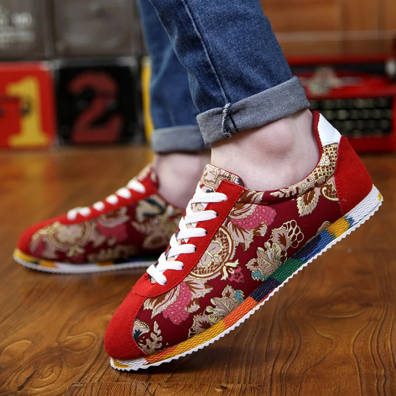 Retro Fashion Flowers Print Running Shoes Men Comfort Suede Embroidery Designer Sneakers Men Light Sports Shoes Chaussures Homme