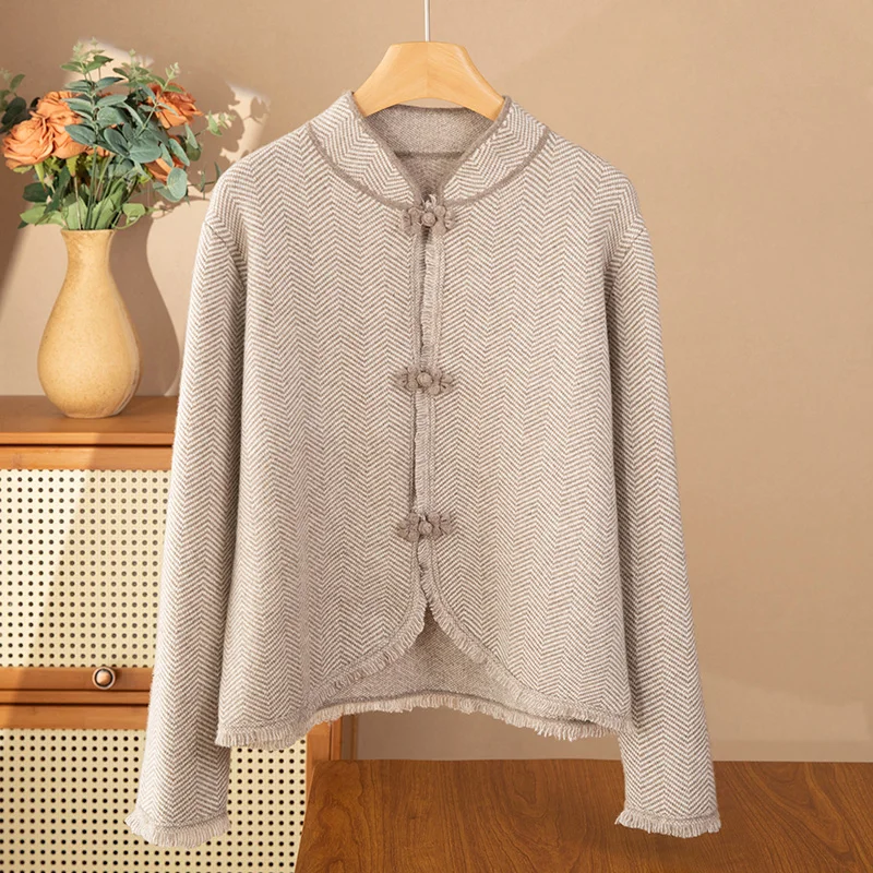 Женское шерстяное пальто-свитер в елочку с воротником-стойкой