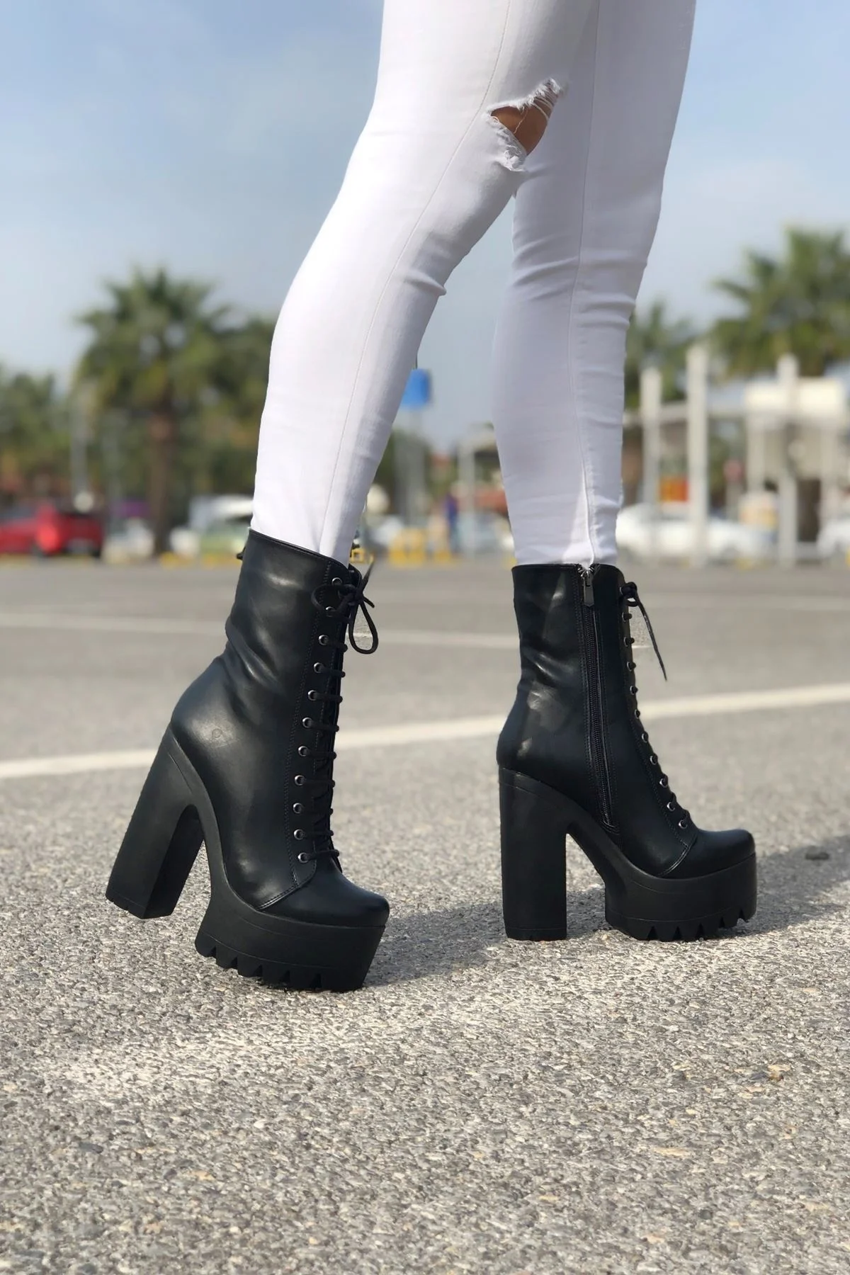 

Oscar Black Skin Laced Women Bootie