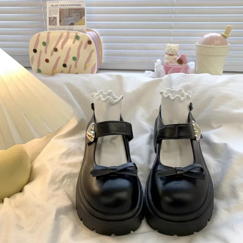 Женской обуви. Женские туфли Mary Janes на высоком каблуке и платформе. Повседневные