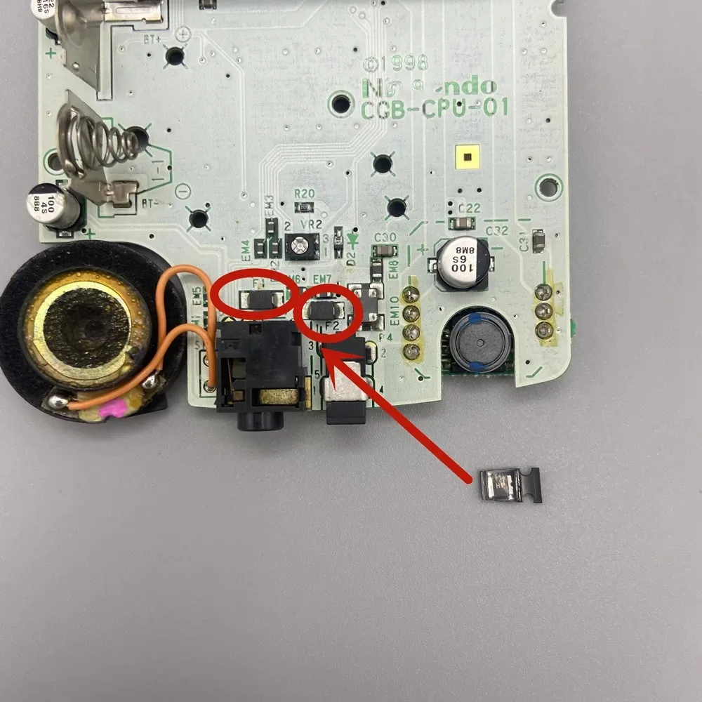 Фото Предохранитель SMD F1 F2 для Nintendo Game Boy Color GBC CCB-CPU-01, запасные части для ремонта материнской платы №1