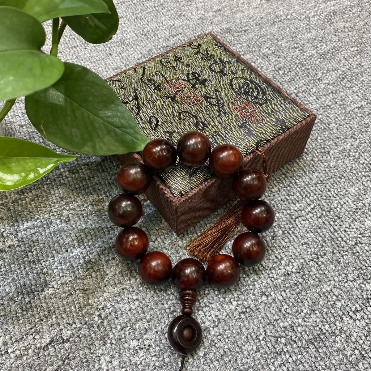 

SNQP Authentic Indian Small Leaf Red Sandalwood Handstring 2.0 Vintage Wooden Buddha Beads