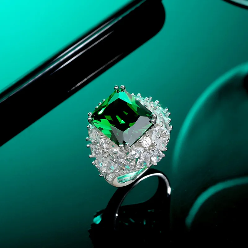 

Hot Sale High-grade Feeling S925 Sterling Silver Exquisite Emerald Light Luxury Elegant Ring Engagement Female Noble Jewelry