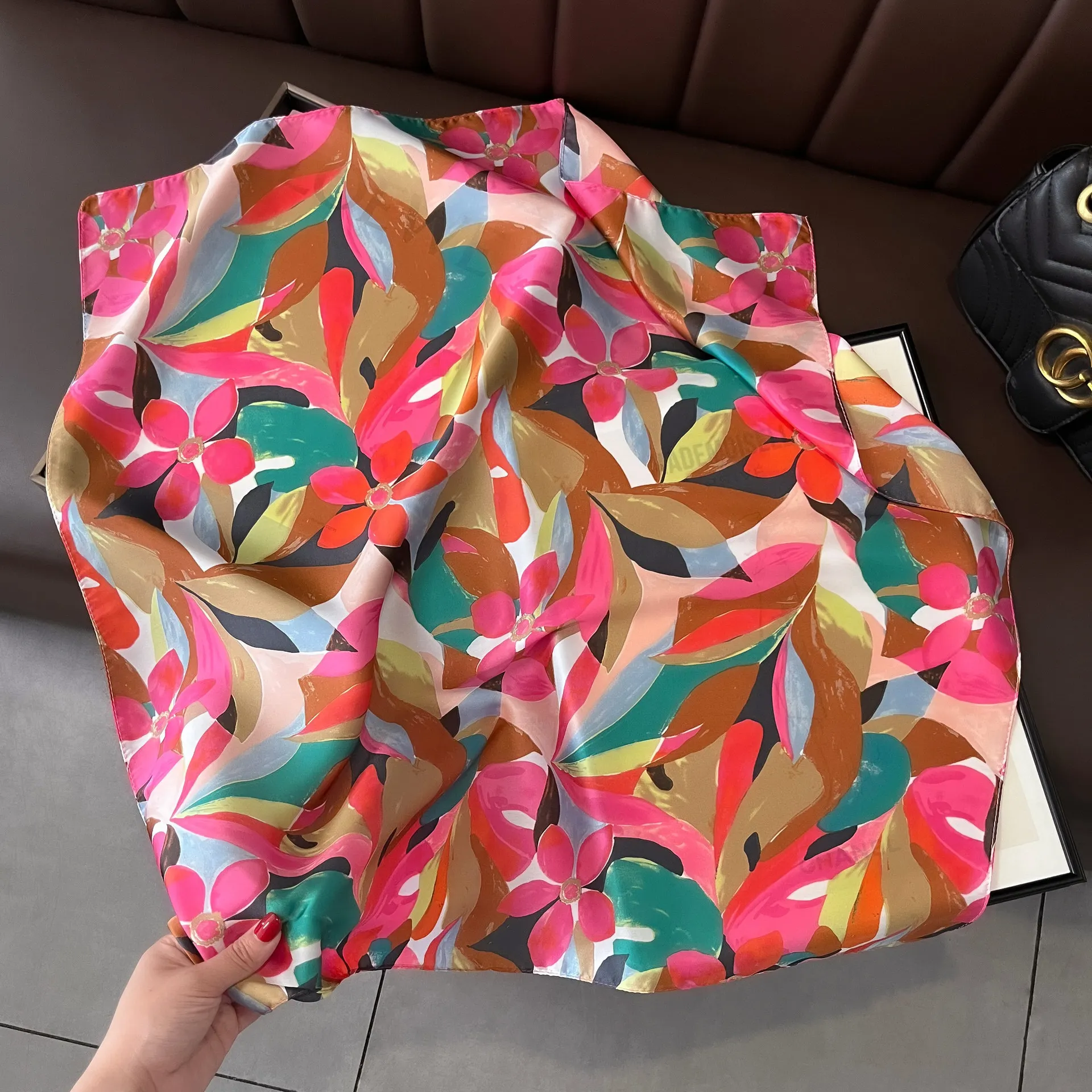 Шелковый квадратный шарф