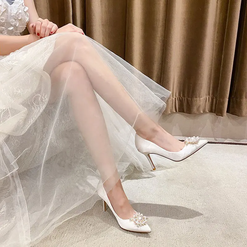 

Новинка, летние и осенние шелковые туфли на шпильках, женская обувь, сексуальные туфли с острым носком для танвечерние, фестивалей, простая ...