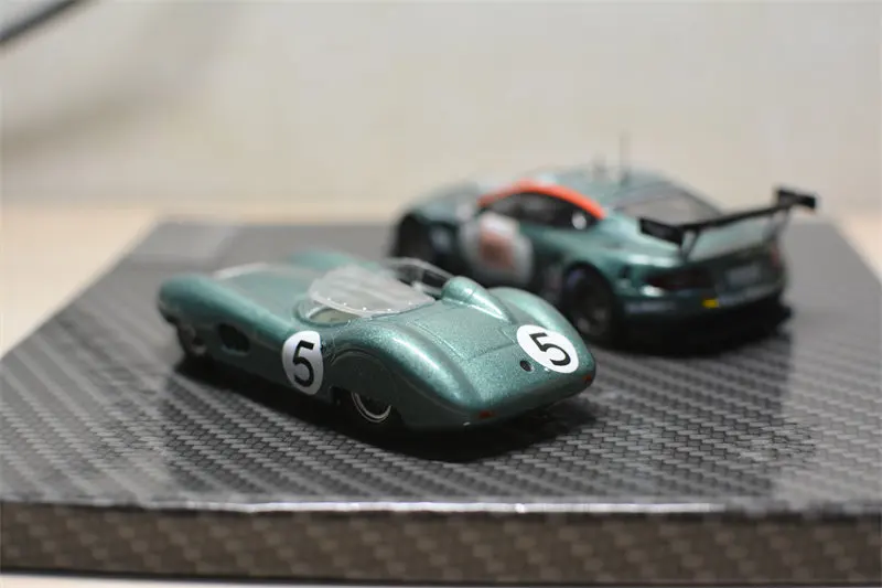 Фото Модель автомобиля Aston Martin DBR1 и DBR9 из литого металла, масштаб 1:43, IXO №4