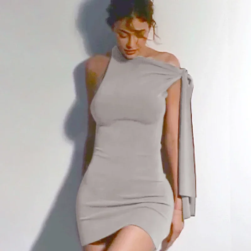 Женское мини-платье на одно плечо со шнуровкой без рукавов