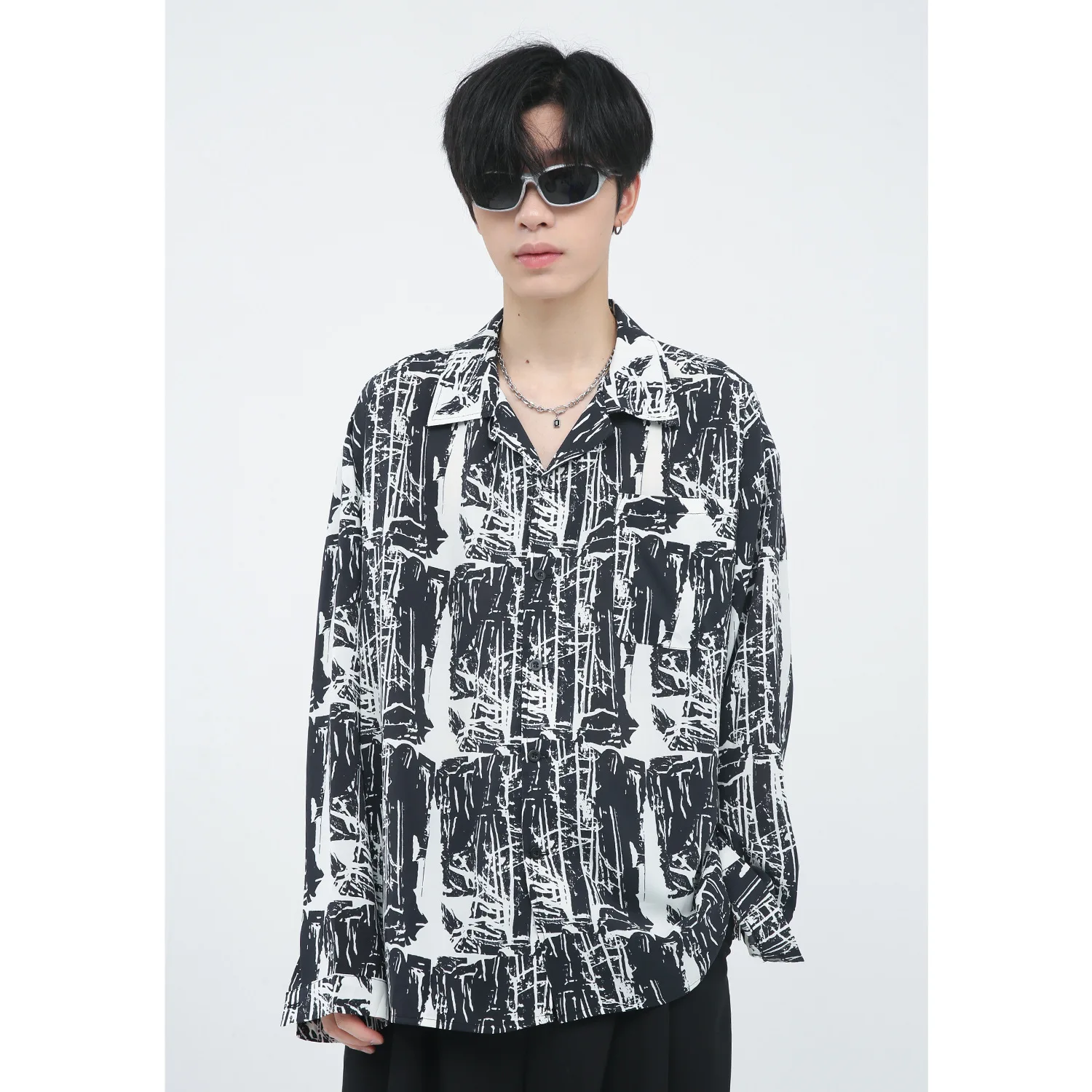 

ZCSMLL 2022 Summer New Products Turn-down Collar Tops Korean Version Loose Personality Ins Tide Brand Long-sleeved Shirt Men